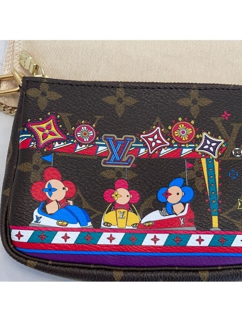 𝅺LOUIS Vuitton Christmas 2020 mini pochette access - Picture 11 of 13